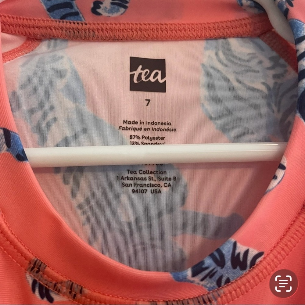 Tea Collection, Long-Sleeve Rashguard with Blue Tiger Print, size 7 - Picture 2 of 2